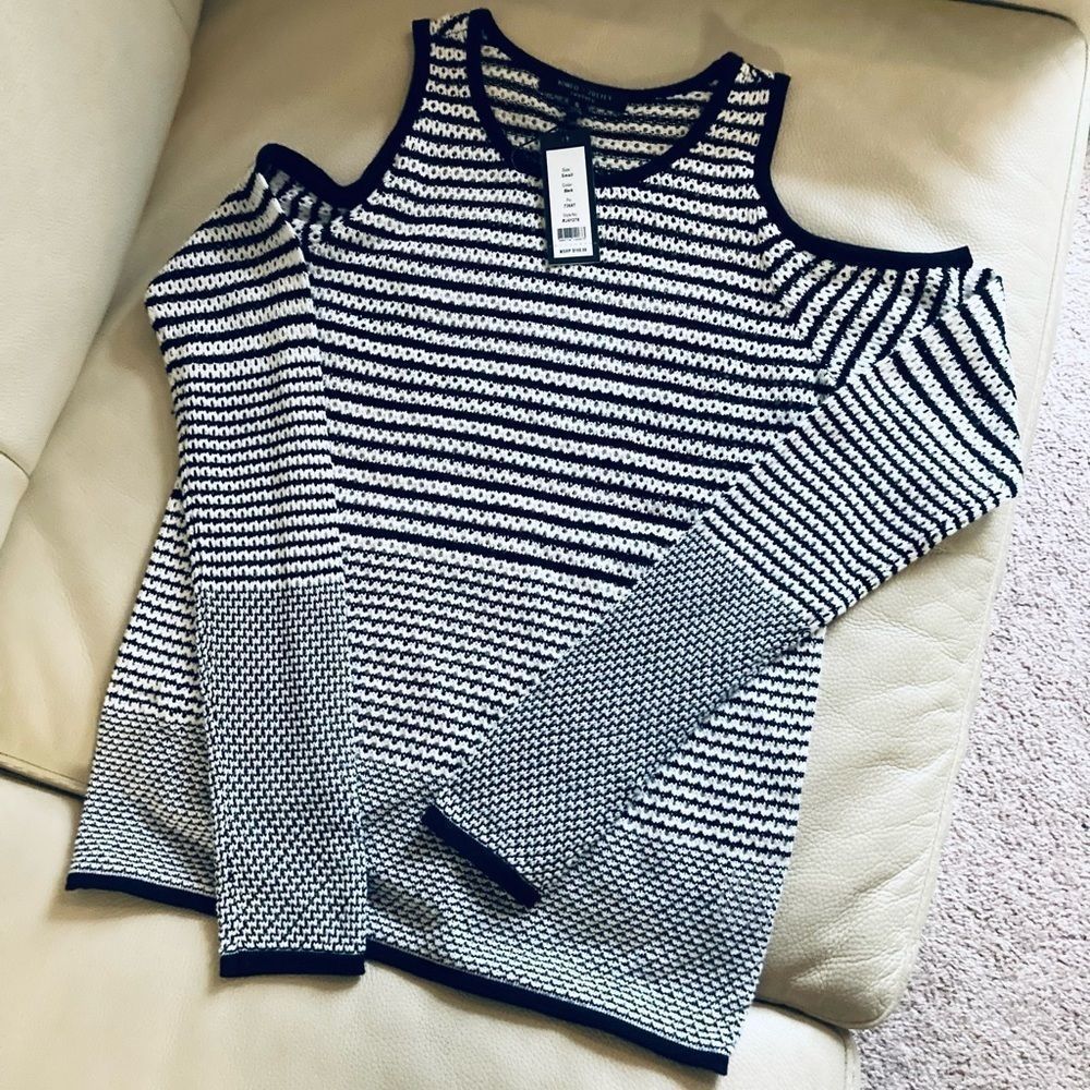 Romeo & Juliet Couture Cold Shoulder Blouse Black Size Small